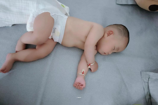 借卵生子机构几个月宝宝会抬头